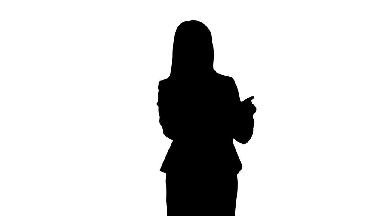 그녀의 앞에 가상 디지털 화면을 사용하는 행복한 사업가, 알파 채널