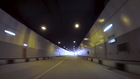 conducción a través de un túnel