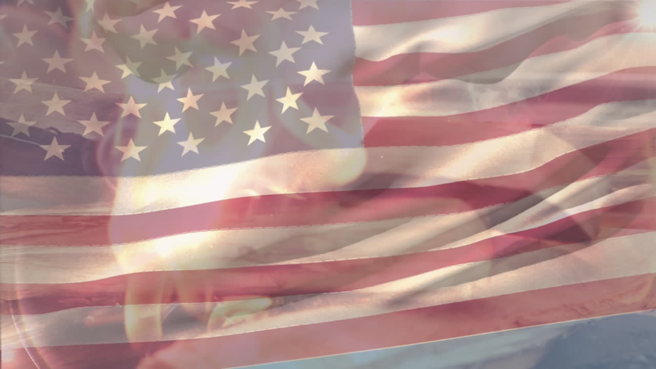animación de la bandera de américa ondeando sobre troncos ardiendo en la parrilla de barbacoa