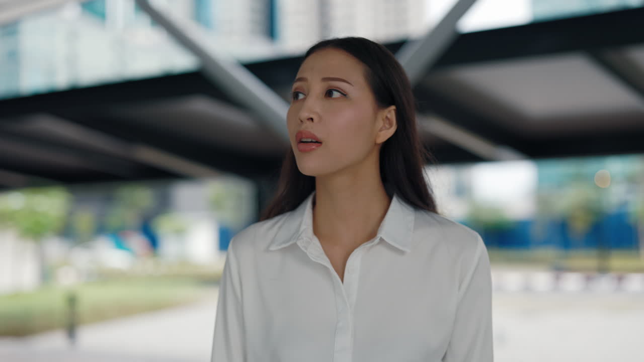 야외에서 사업가