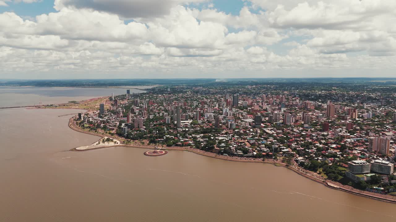 Posadas, una città costiera situata in Argentina