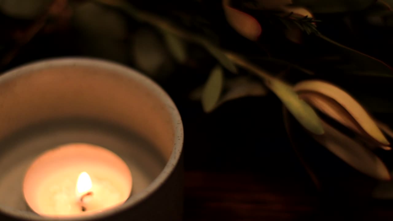 Candela sul tavolo.