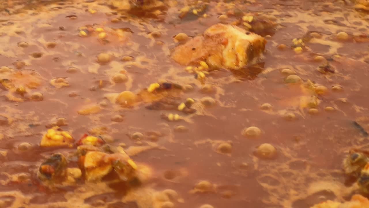 음식을  ⁇ 여, 맛있는 음식을 요리, 비누의 표면에 작은 공기 공구, 새로운 높이에 요리 여행을 높여, 각  ⁇ 는 거품으로 음식의 걸작을 창조