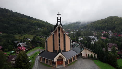 Luftaufnahme-Der-Kirche-St