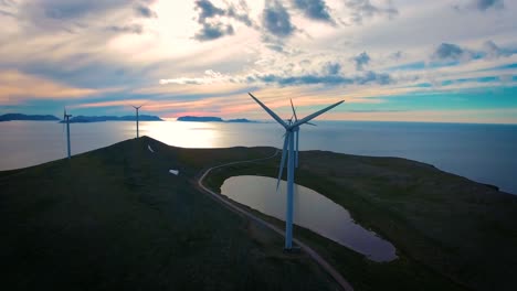 Molinos-De-Viento-Para-La-Producción-De-Energía-Eléctrica-Parque-De-Molinos-De-Viento-Havoygavelen-Noruega