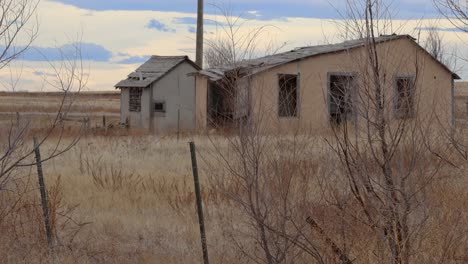 Verlassenes-Bauernhaus-Auf-Den-Ebenen-Im-Osten-Colorados