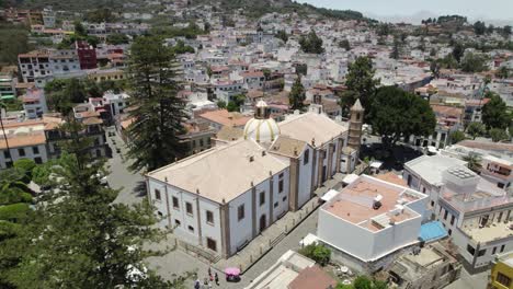 Beautiful-Basílica-Nuestra-Señora-del-Pino-in-Teror-dowtown,-Aerial-orbiting-Shot