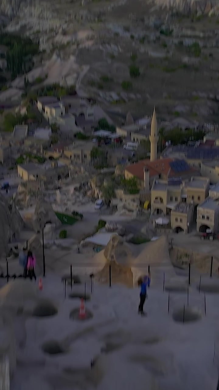 Visita alle formazioni rocciose della Cappadocia al tramonto.