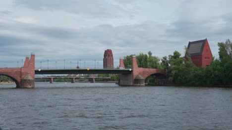 bridge and mainisland in the background on a cloudy day