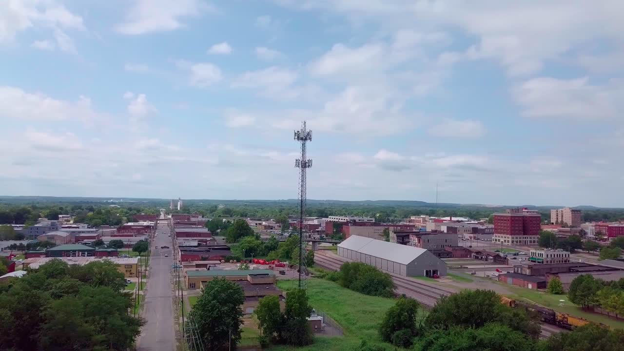 5g 기술 업데이트가 필요한 휴대폰 타워 항공 드론 영상 3의 스톡 비디오