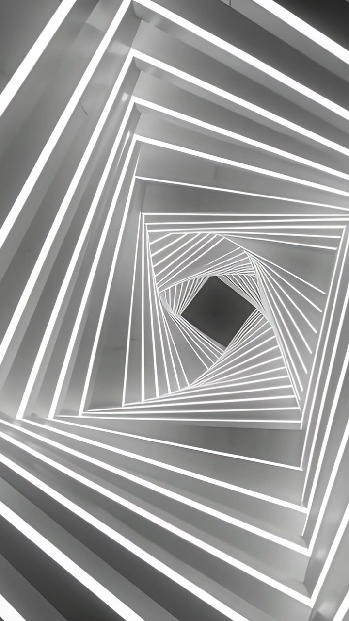 Video vertikal: Kamera miring bergerak maju di galeri, menciptakan spiral dengan bingkai LED bersarang
