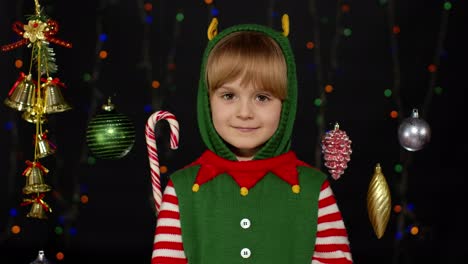 Girl-in-Christmas-elf-Santa-helper-costume-waving-greeting-with-hand.-Hello,-hi,-greetings-gesture