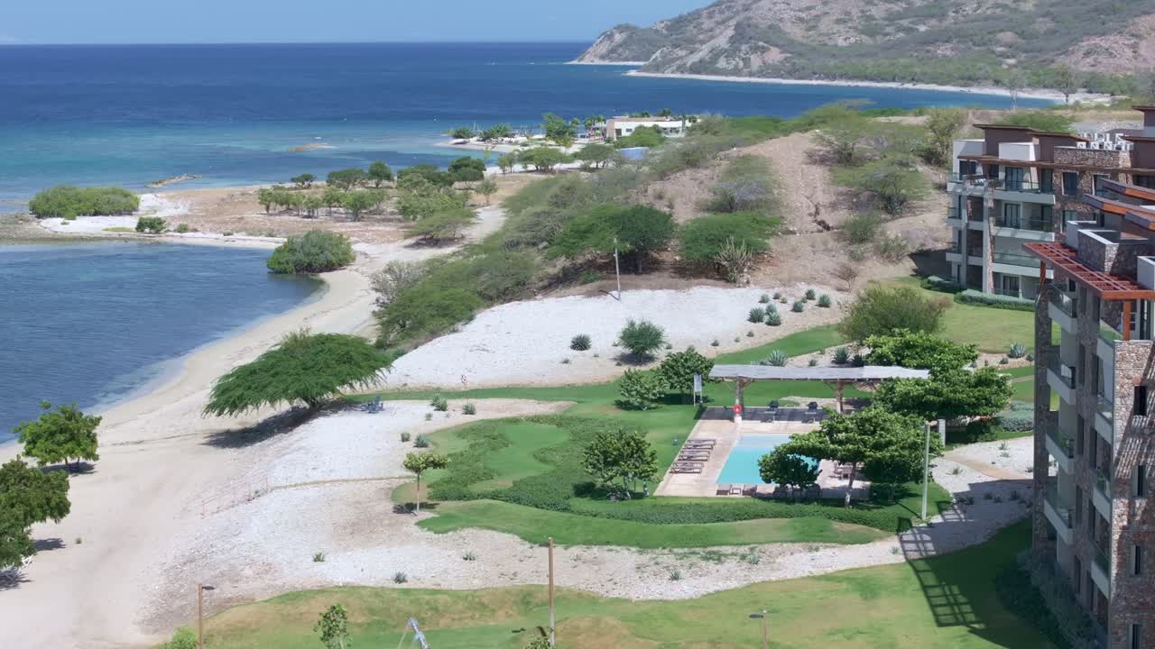 apartamentos de residencia frente a la playa con piscina en puntarena, bani en la república dominicana