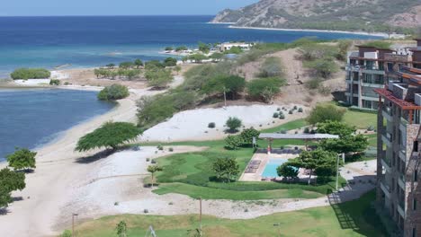 Apartamentos-Residenciales-Frente-Al-Mar-Con-Piscina-En-Puntarena,-Bani-En-República-Dominicana.