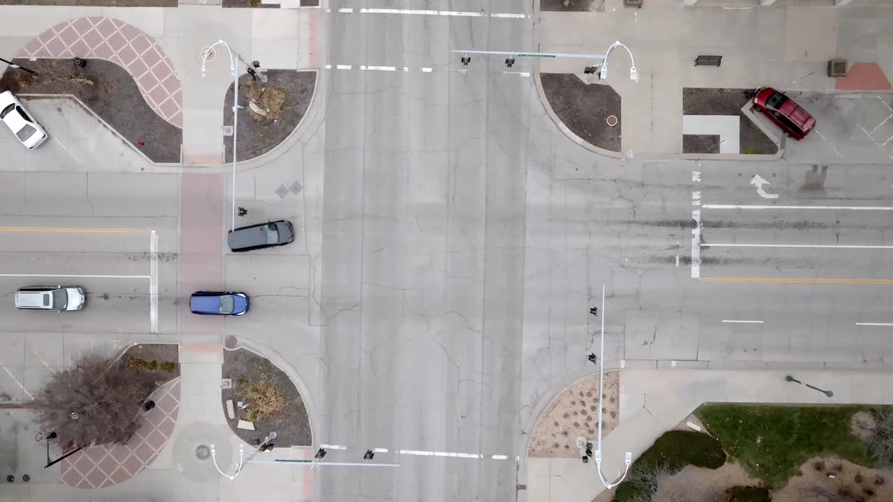 Intersection with cars moving in downtown Topeka, Kansas with overhead drone video stable