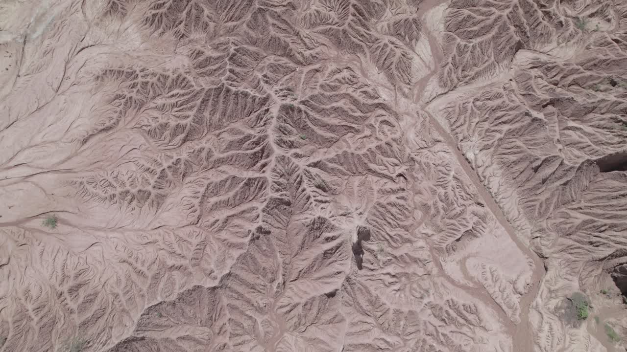 vista aérea del valle reseco en el desierto de la tatacoa, colombia