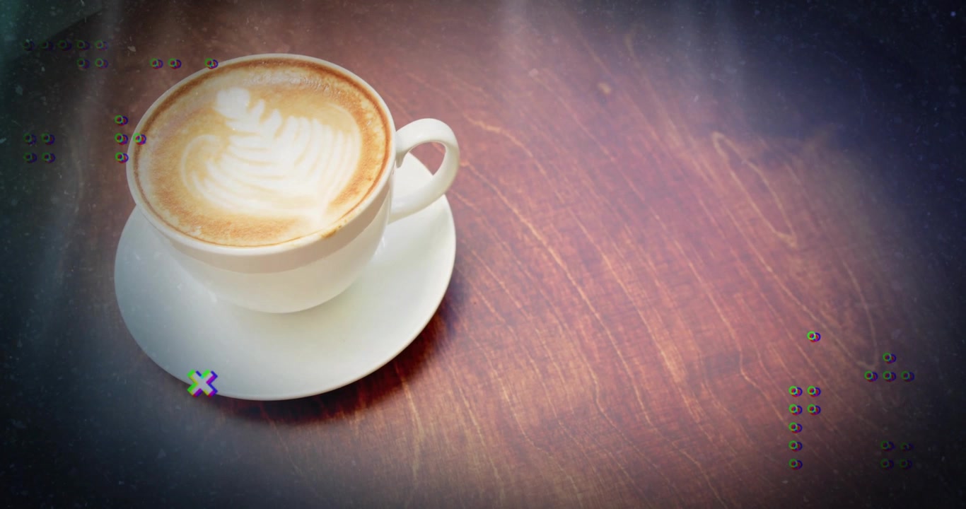 Dopo 1 secondo di ritardo, la tazza da latte in ceramica riceve glitch dallo spinner, con una griglia che si dissolve alla deriva, terminando la visualizzazione.