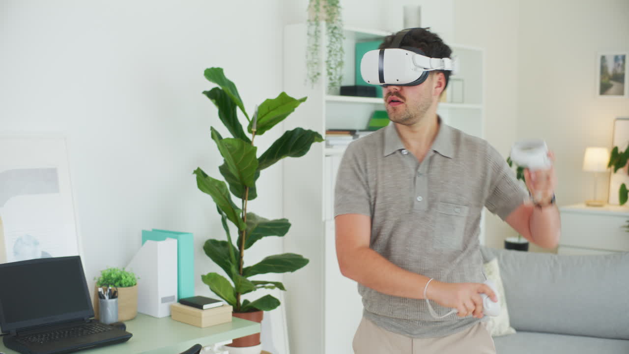 Freelance si rilassa con il gaming VR