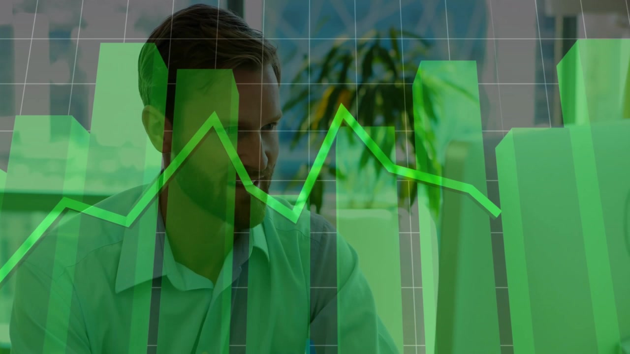 Mannelijke professional analyseert financiële gegevensoverlay op kantoor met groene staafdiagrammen en lijngrafiek