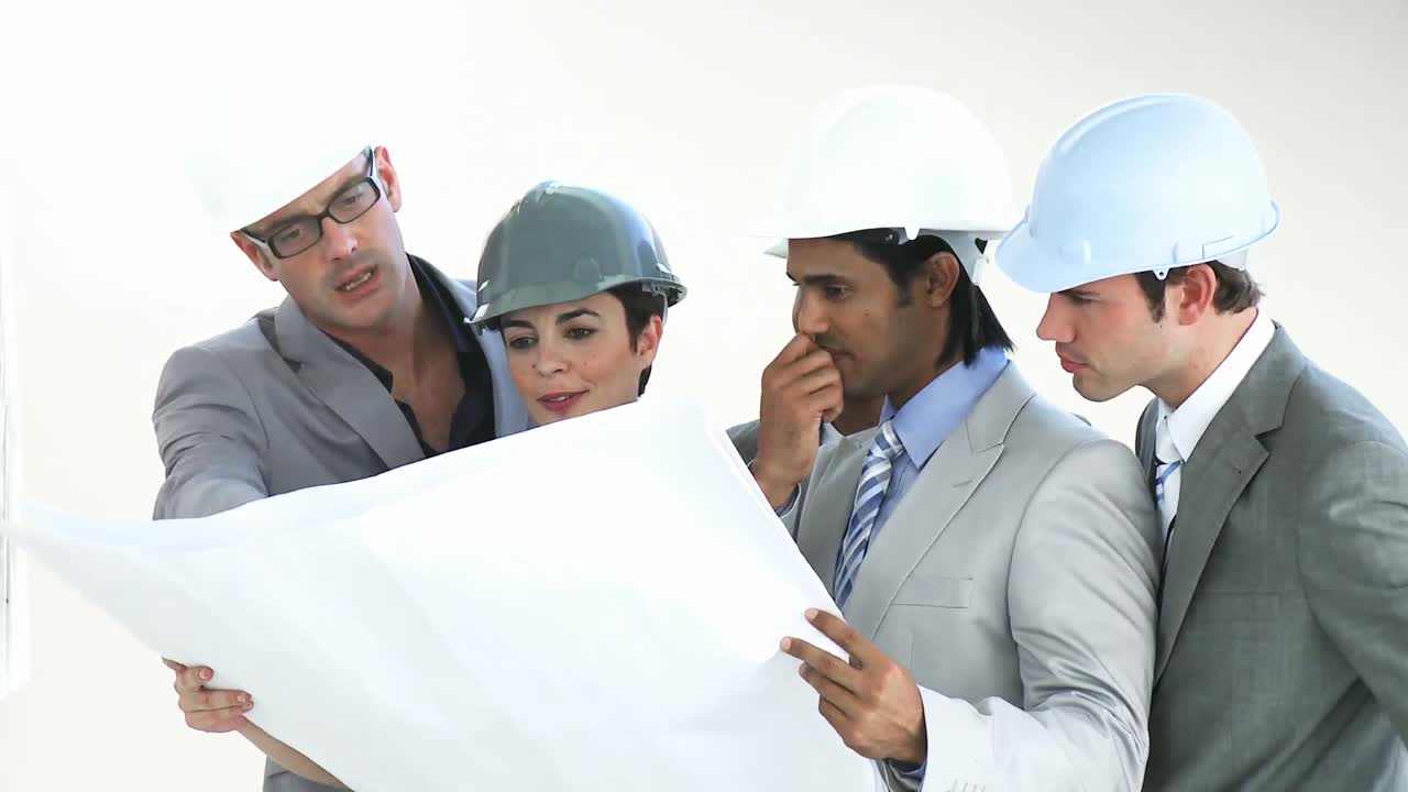 grupo internacional de arquitectos que estudian los planos