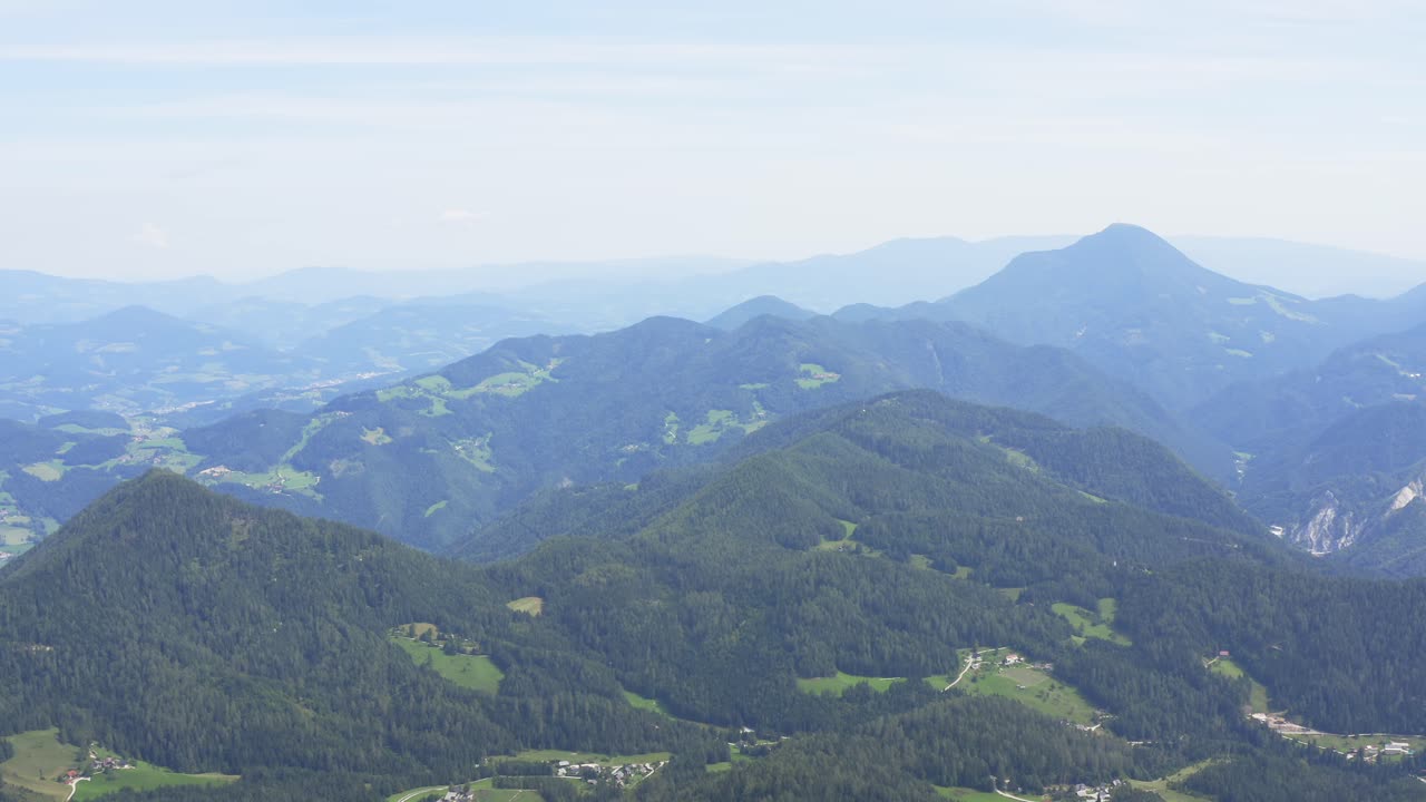 슬로베니아 crna na koroskem의 높은 산맥에서 보기