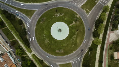 vista aérea del greenfield dentro de la rotonda de vettones y vacceos en salamanca, españa