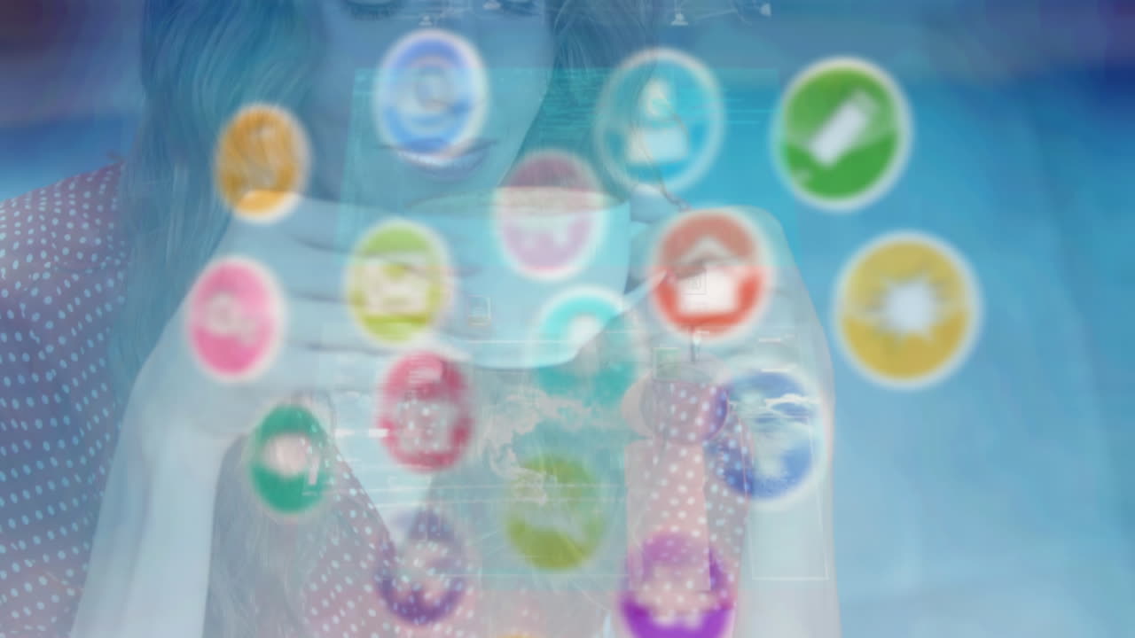 카페에서 술을 마시는 백인 여성에 대한 데이터 처리와 함께 디지털 아이콘과 화면의 애니메이션