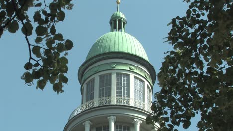 Medium-shot-of-tower-of-Frankfurt-Gate-in-Berlin,-Germany-2