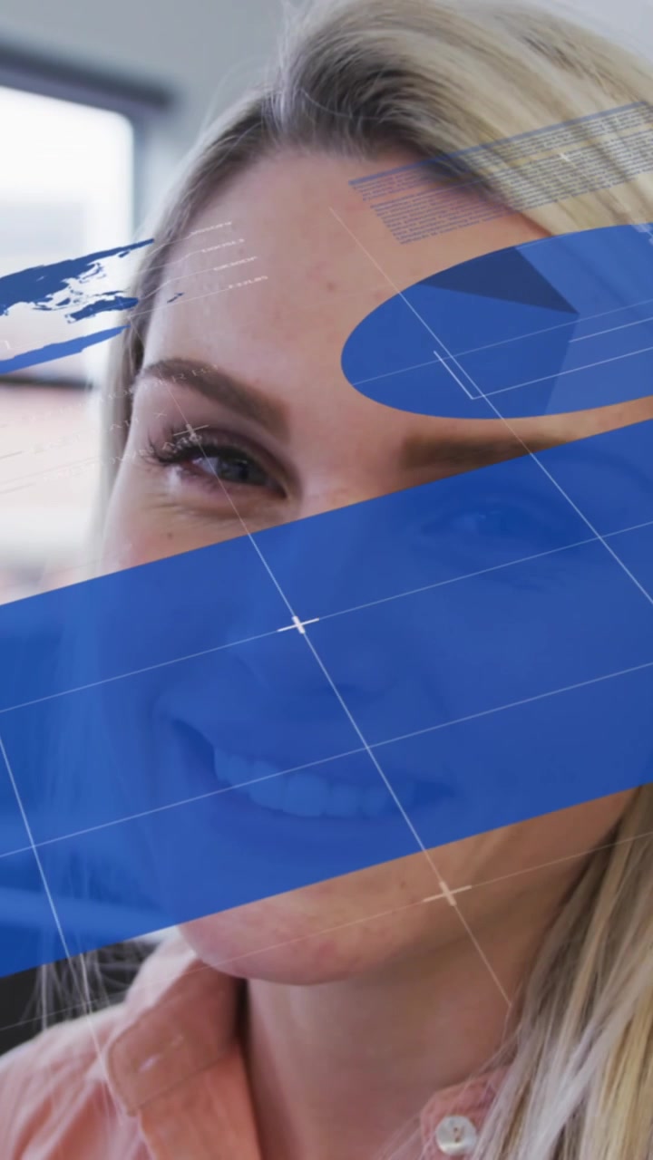 Animação de interface infográfica sobre retrato de bela mulher caucasiana em pé no escritório