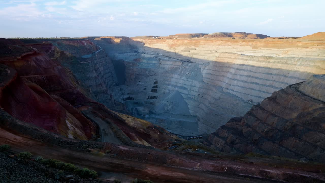 wide shot of the Kalgoorlie Boulder super pit from the lookout at sunset, mining city in western australia, Australia