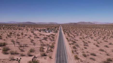 Joshua-Tree-Kalifornien-Gepflasterte-Straße-In-Der-Wüste