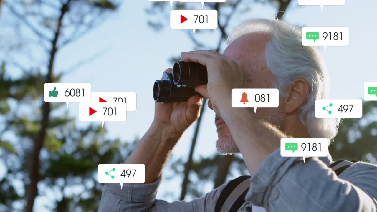 Homem idoso erguendo binóculos enquanto observa árvores, com alertas de redes sociais inundando o rosto.