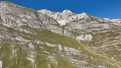 paisaje montañoso en los alpes