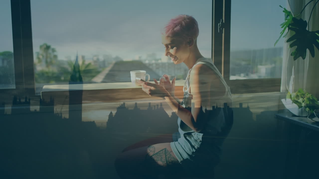 Donna che usa lo smartphone e paesaggio urbano