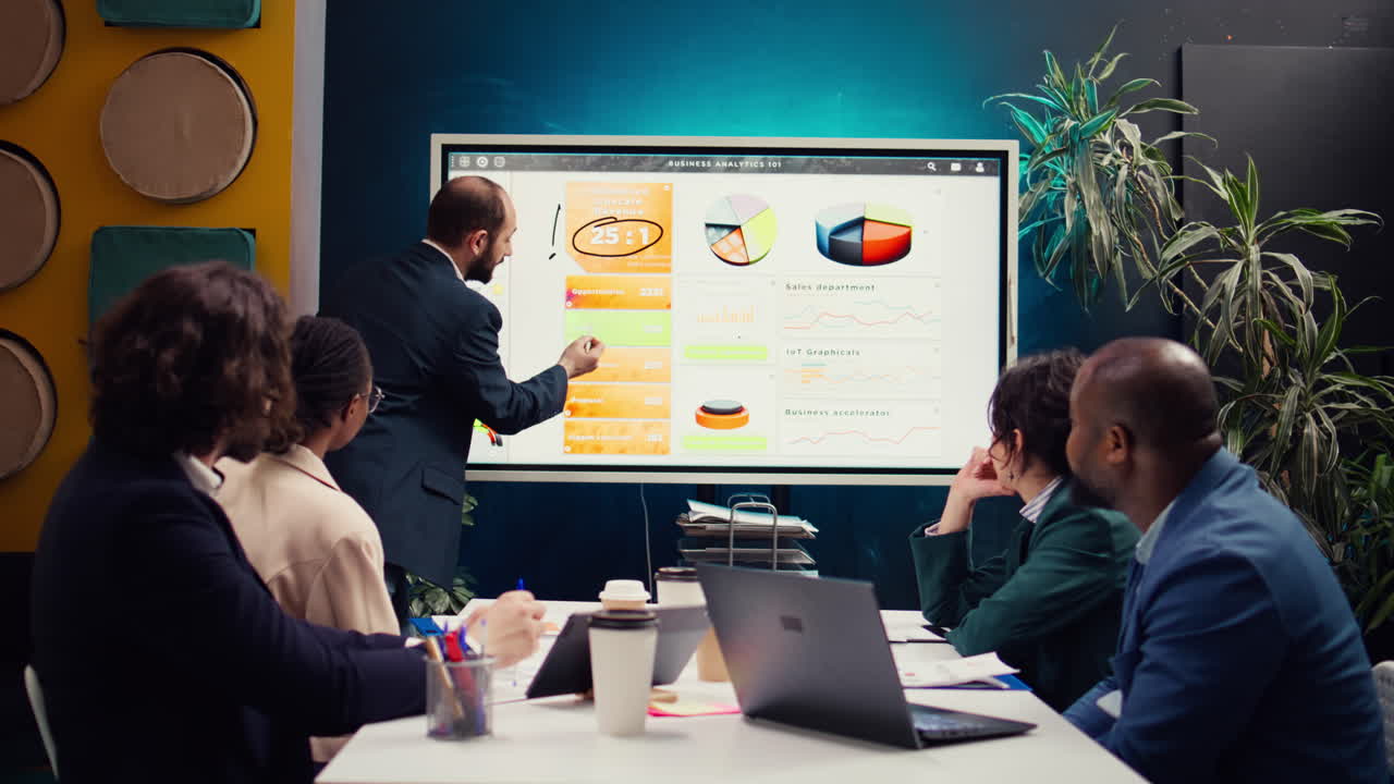 Human resources manager addresses need of new talent in business organization