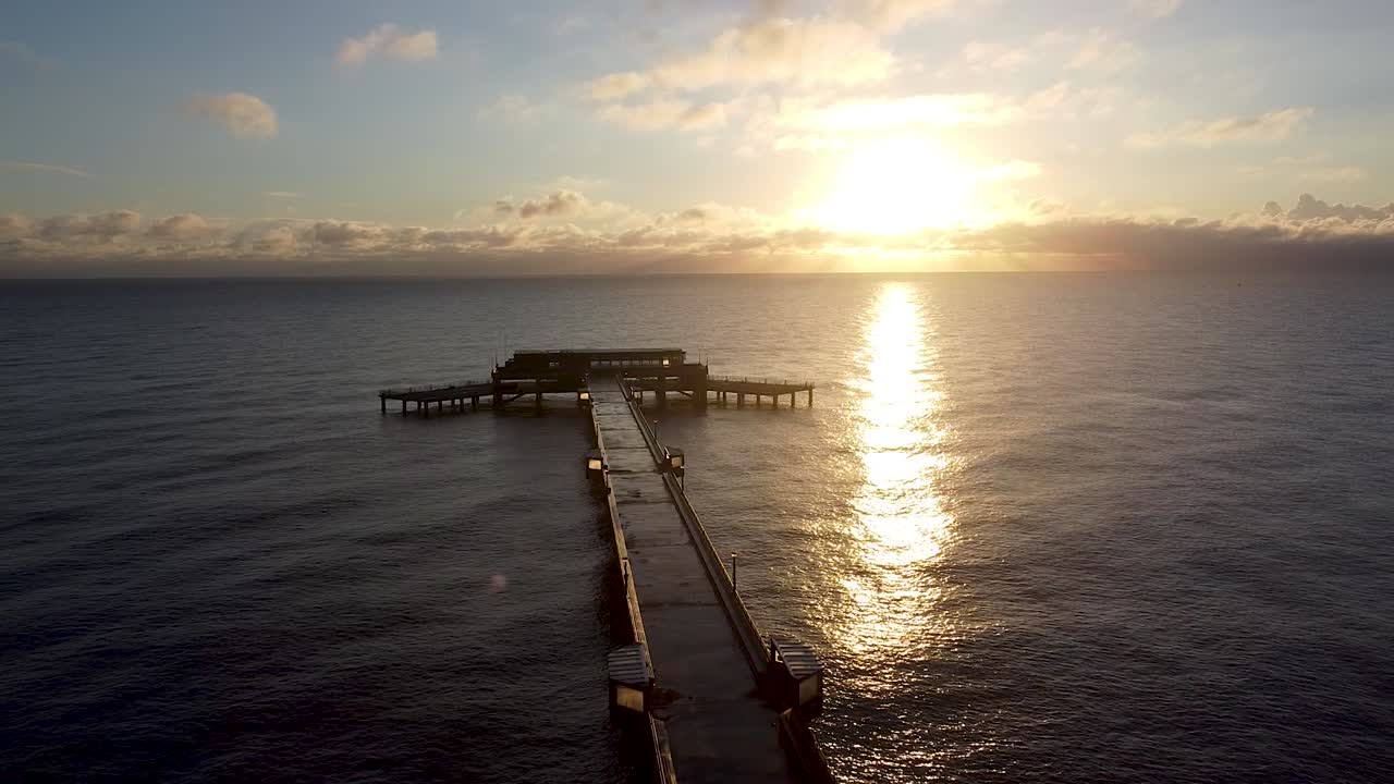 반이는 편안한 공중 은 바다, 해가 뜨는 디일 피어 켄트, 아름다운 지평선