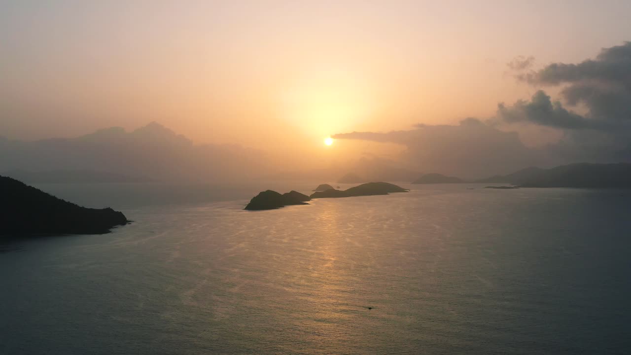 st 이상의 완벽한 바다 일몰