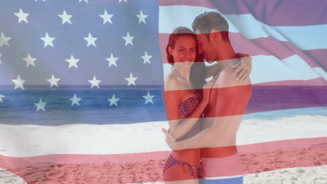 Animación-De-La-Bandera-De-Estados-Unidos-Sobre-Una-Pareja-Caucásica-En-La-Playa-En-Verano.