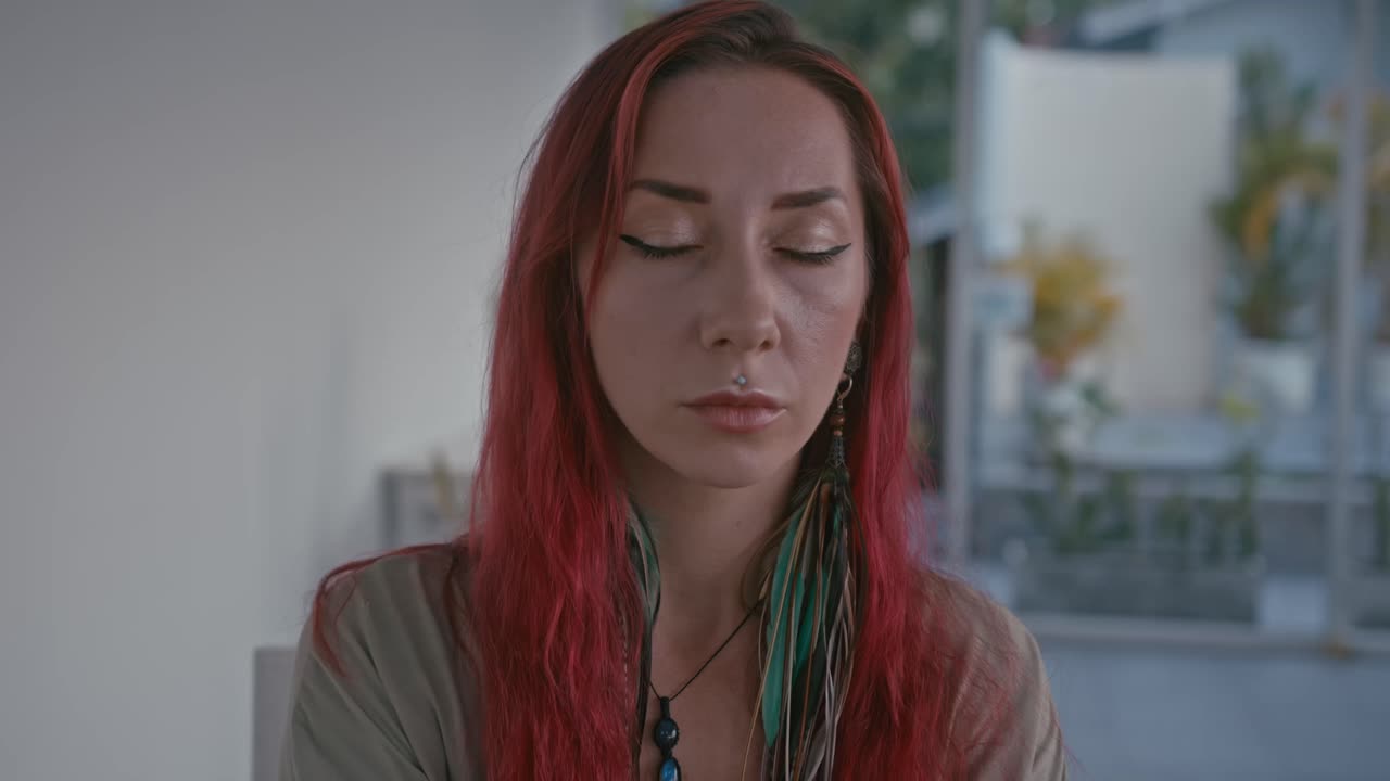 Портрет женщины с рыжими волосами