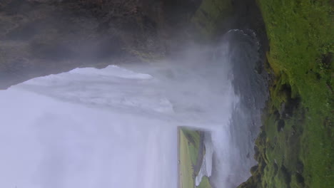 Atracción-Turística-Popular,-Vertical,-Cascada-De-Seljalandsfoss-Islandia