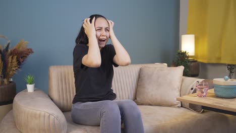 Young-woman-having-a-nervous-breakdown-at-home-is-shouting.