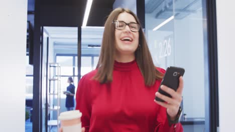 Businesswoman-drinking-coffee-in-modern-office