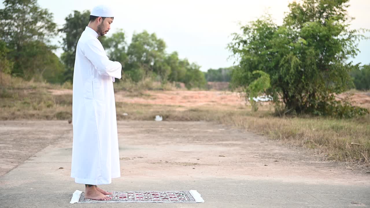 실루 젊은 아시아 무슬림