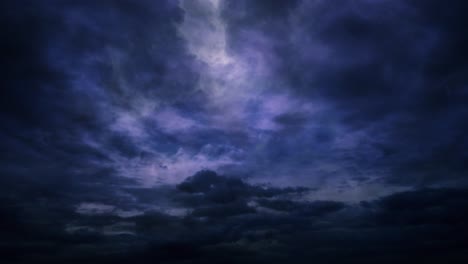 cambios de lapso de tiempo en las condiciones de las nubes en el cielo durante una tormenta