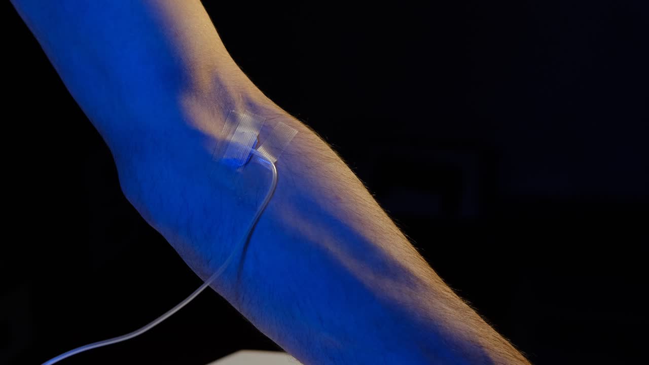 poner en el brazo de goteo