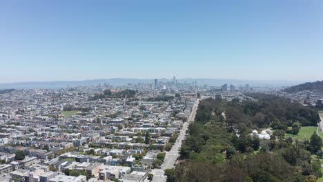 amplia toma aérea del horizonte de san francisco desde el parque golden gate