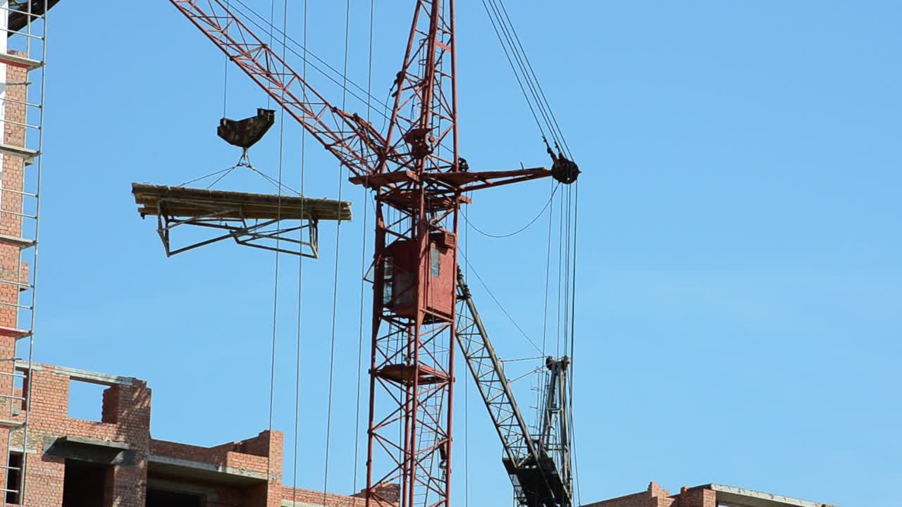 Shooting of construction of residential buildings, operation of the crane. Construction of residential buildings