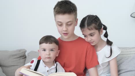 children reading together