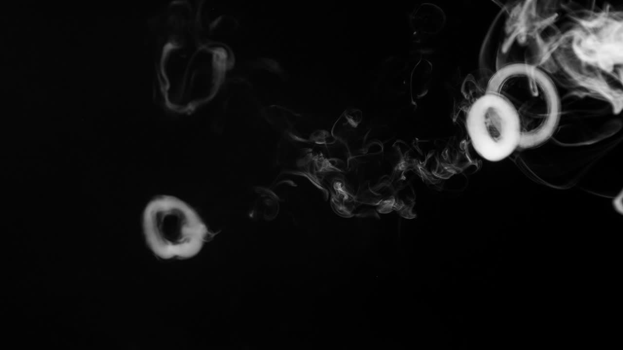 검은색 위의 연기 요소