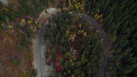 Cars-Driving-On-Alpine-Scenic-Loop-Through-Autumn-Trees-In-American-Fork-Canyon,-Utah